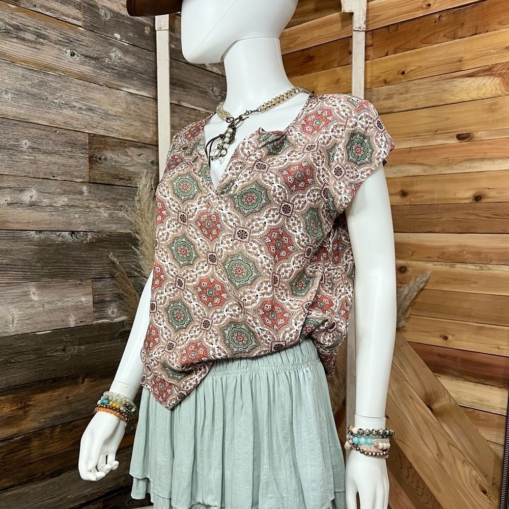 Rose & Rhyme Split neck patterned top! - Picture 2 of 4
